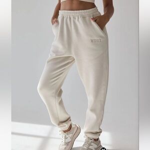 Six stories wifey sweatpants - champagne